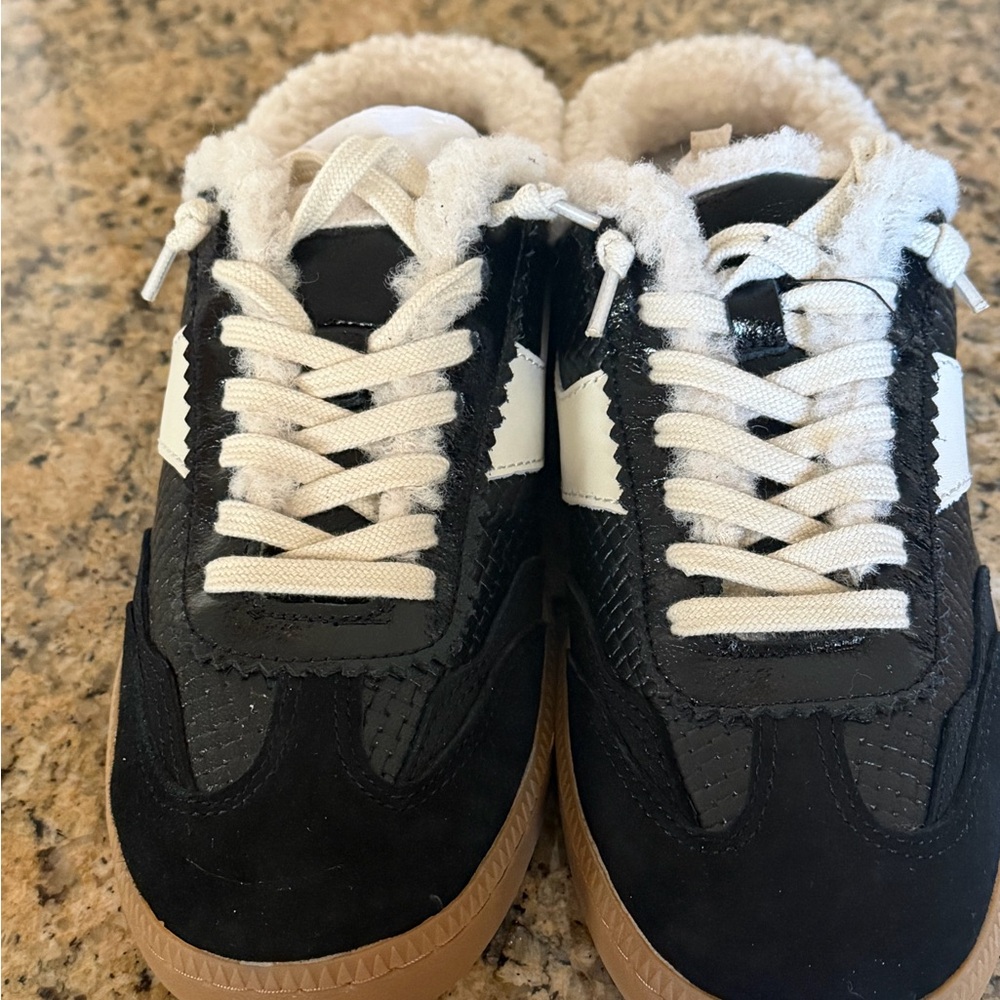 Dolce Vita Tan Hex-Tread Rubber Sole